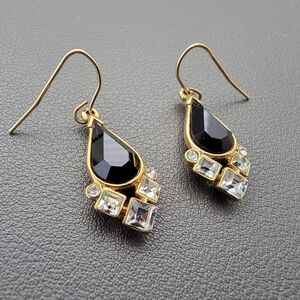 Trifari Black Glass & Crystal Teardrop Earrings – Vintage Gold Tone